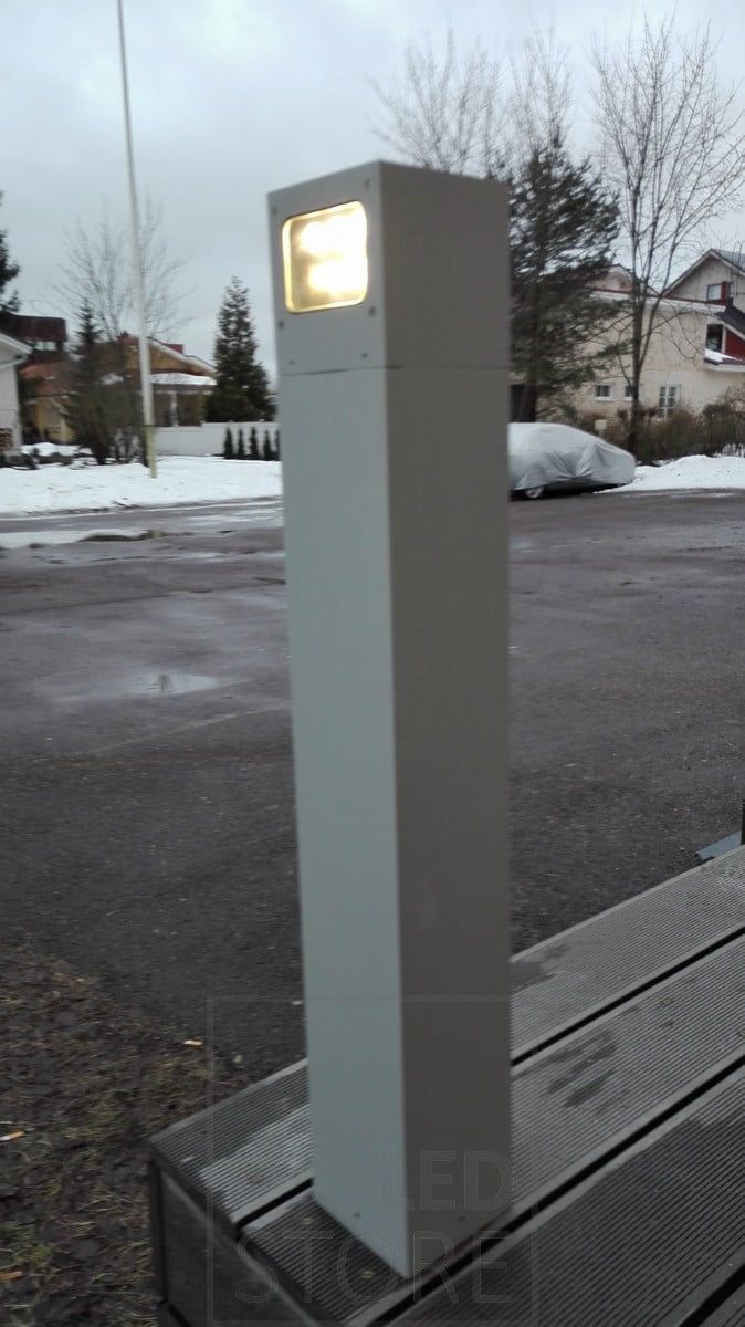 LED pihavalaisin – PILARI CUBIC 2, kahteen suuntaan valoa antava malli sopii parhaiten kulkuväylien, istutusten ja terassien valaisuun. Ledstore.fi